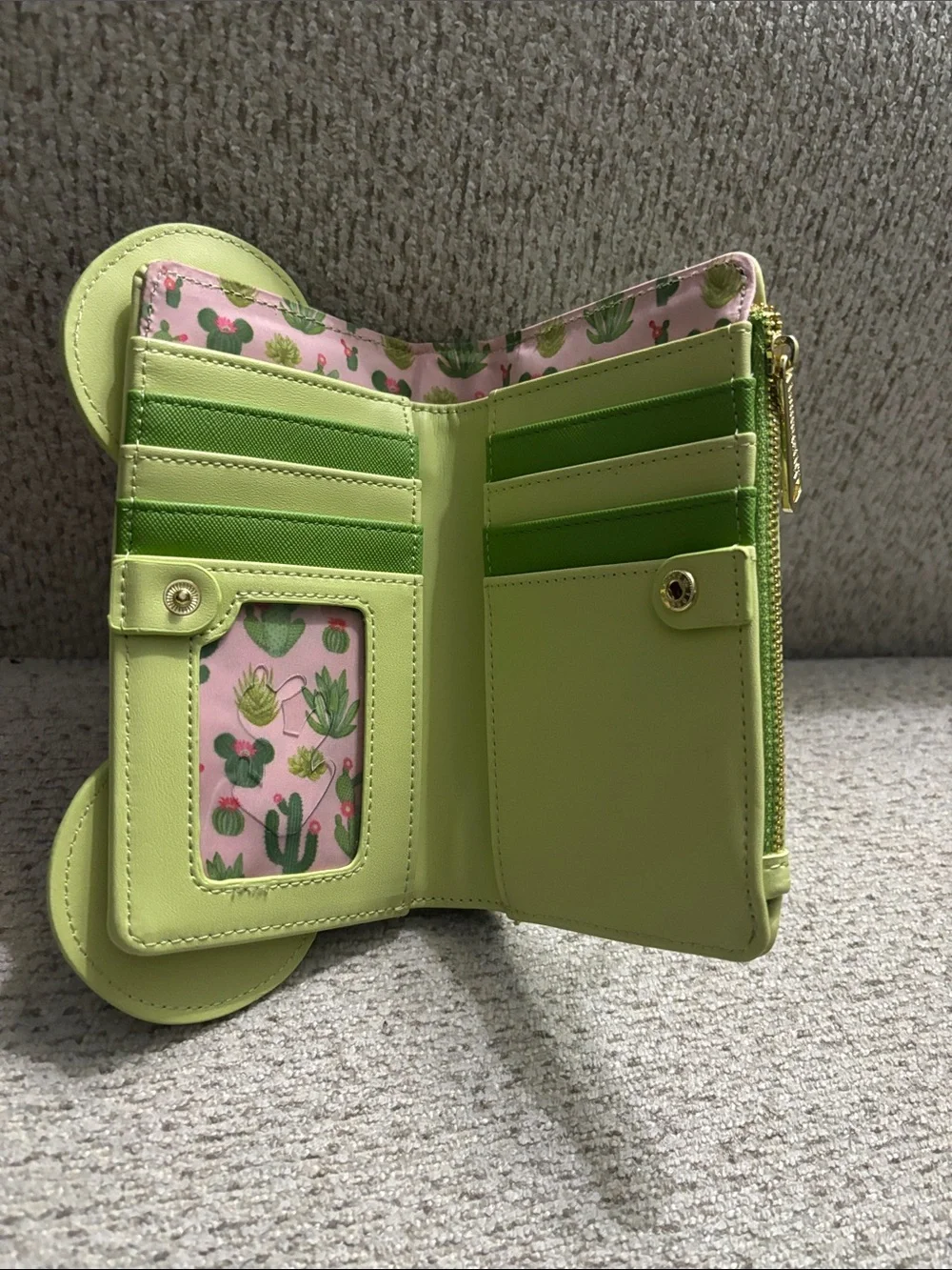Green Floral Ear Wallet with Pink Bow - Picture 3 of 4